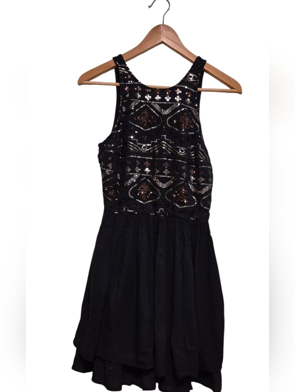 Sleeveless Sequin Embellished Layer Dress from Hollister Co. - Size Medium